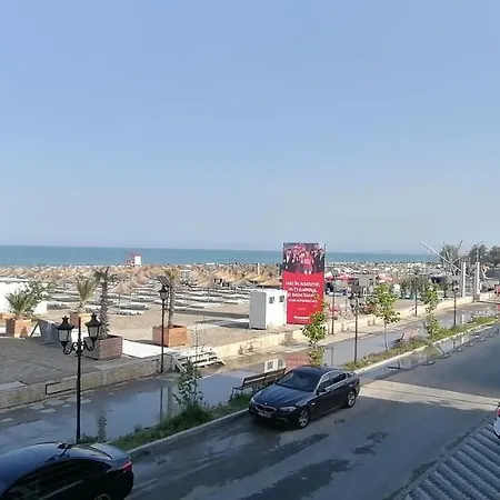 Apartamentul Ivanic 102 *